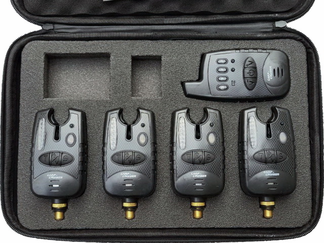 Carp Cruiser® FA209-4 Набір електронних бездротових сигналізаторів клювання з радіо пейджером